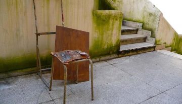 Com una cadira - Anna Dot com una cadira - anna Dot