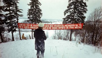 "Slogan", Collective Actions - 28/01/1977, estació de Firsanovka, regió de Moscú. Foto: Collective Actions.