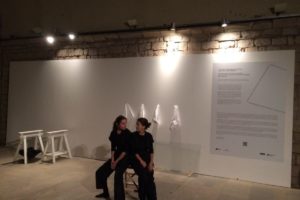 "Otro modo de hacer juegos con las manos", d'Anna Dot i Alba Sanmartí. Foto: Bòlit, Centre d'Art Contemporani de Girona