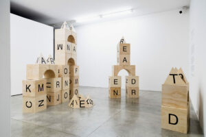 Construir com escriure o escriure com construir - Centro Cultural de España en Guatemala - Anna Dot. Foto: José Oquendo.