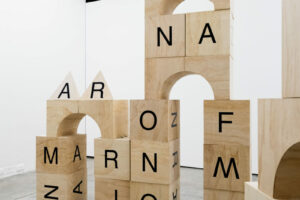 Construir com escriure o escriure com construir - Centro Cultural de España en Guatemala - Anna Dot. Foto: José Oquendo.