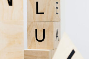 Construir com escriure o escriure com construir - Centro Cultural de España en Guatemala - Anna Dot. Foto: José Oquendo.